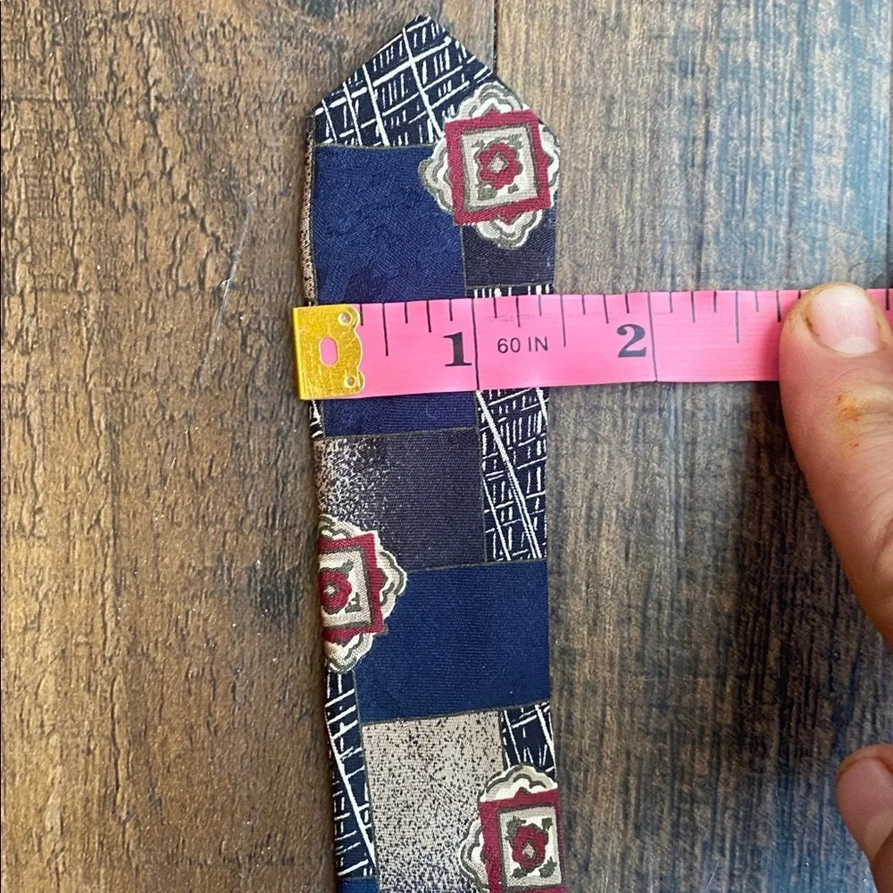 ❤️Tom James 100% Silk Elegant Blue and Red Patterned Tie